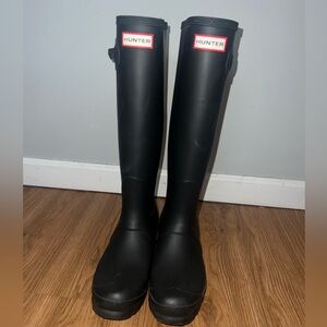 Tall Matte Black Hunter rain boots, Size 9